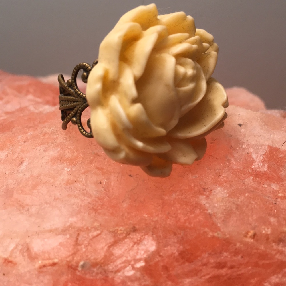 🌸 Light Yellow Rose Adjustable Ring